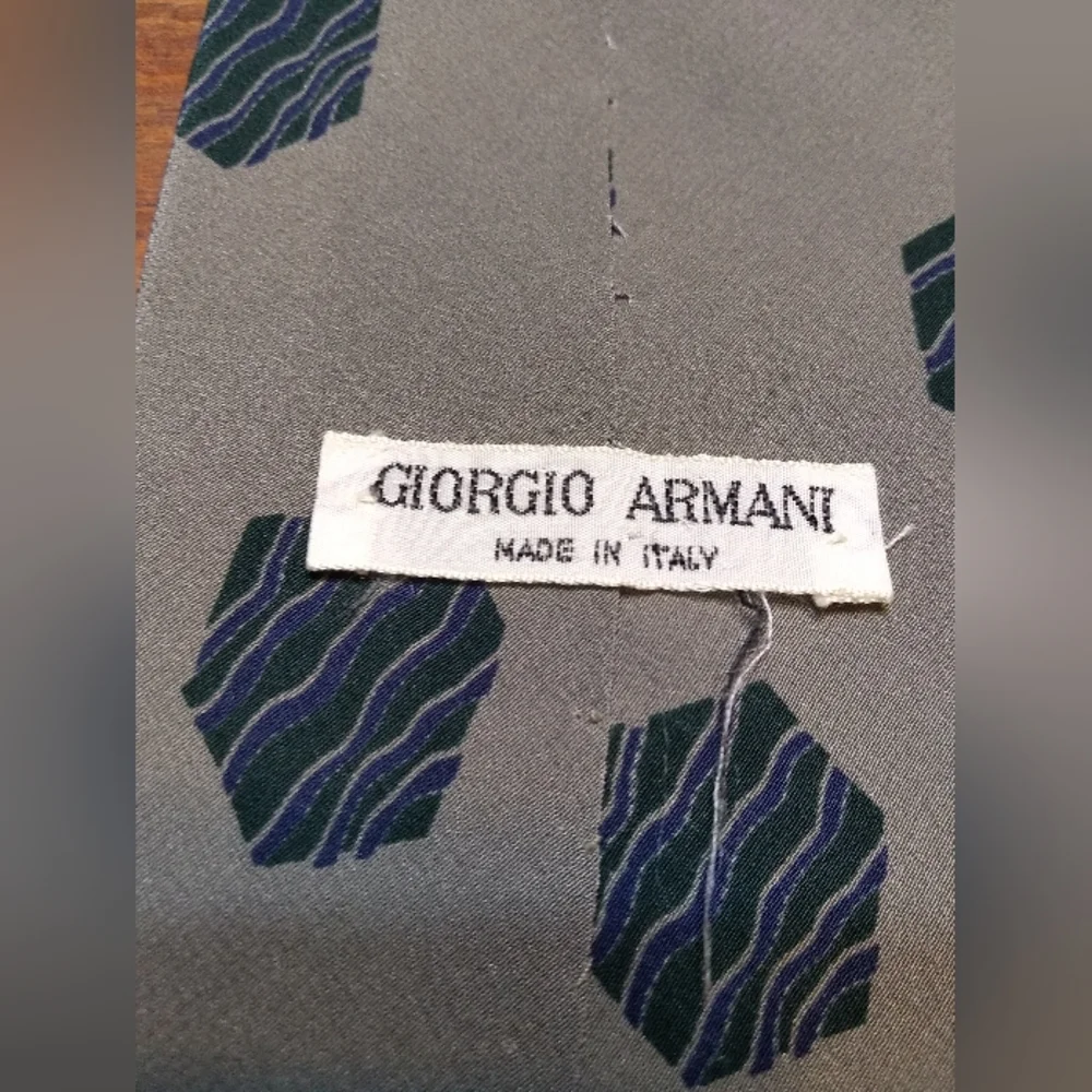 Giorgio Armani Tie, 100% Silk, Grey with Blue Hexagon Pattern, Made in I… - Picture 4 of 14